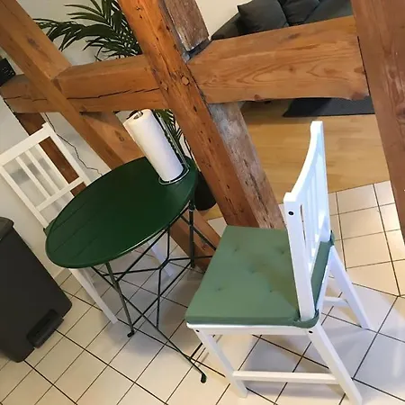 Nette Gute Austattung Parkplatz Terrasse *