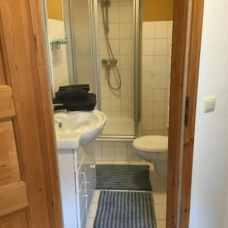 Nette Gute Austattung Parkplatz Terrasse Грайфсвальд