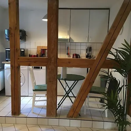 Nette Gute Austattung Parkplatz Terrasse