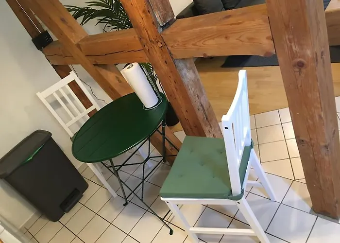 Nette Gute Austattung Parkplatz Terrasse *
